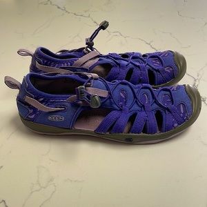Purple sports sandals